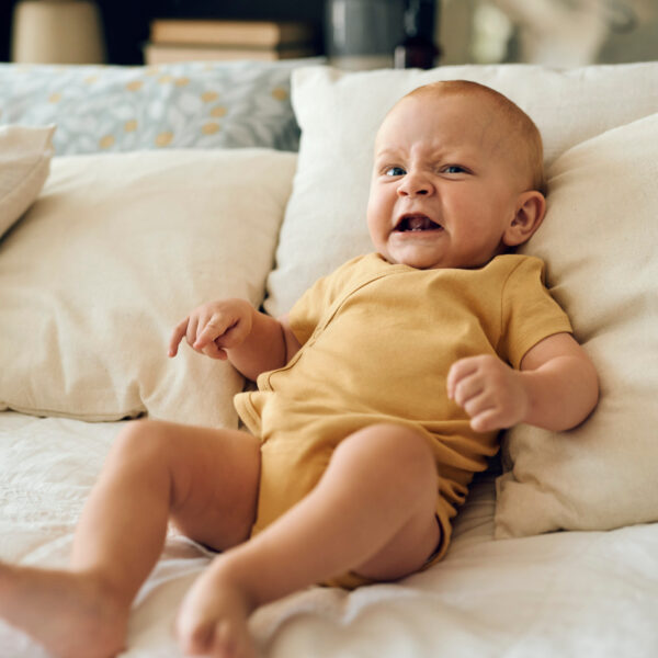 Bebin plač tijekom kolika – znakovi nelagode kod dojenčadi.